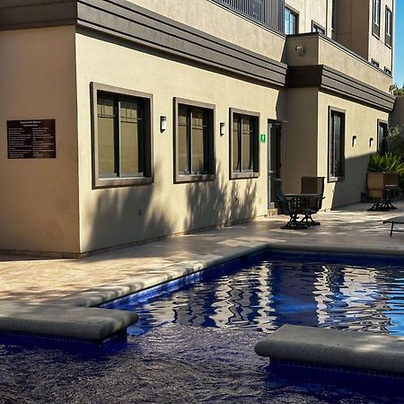 Best Western Premier Monterrey Aeropuerto Apodaca Buitenkant foto The pool at the hotel