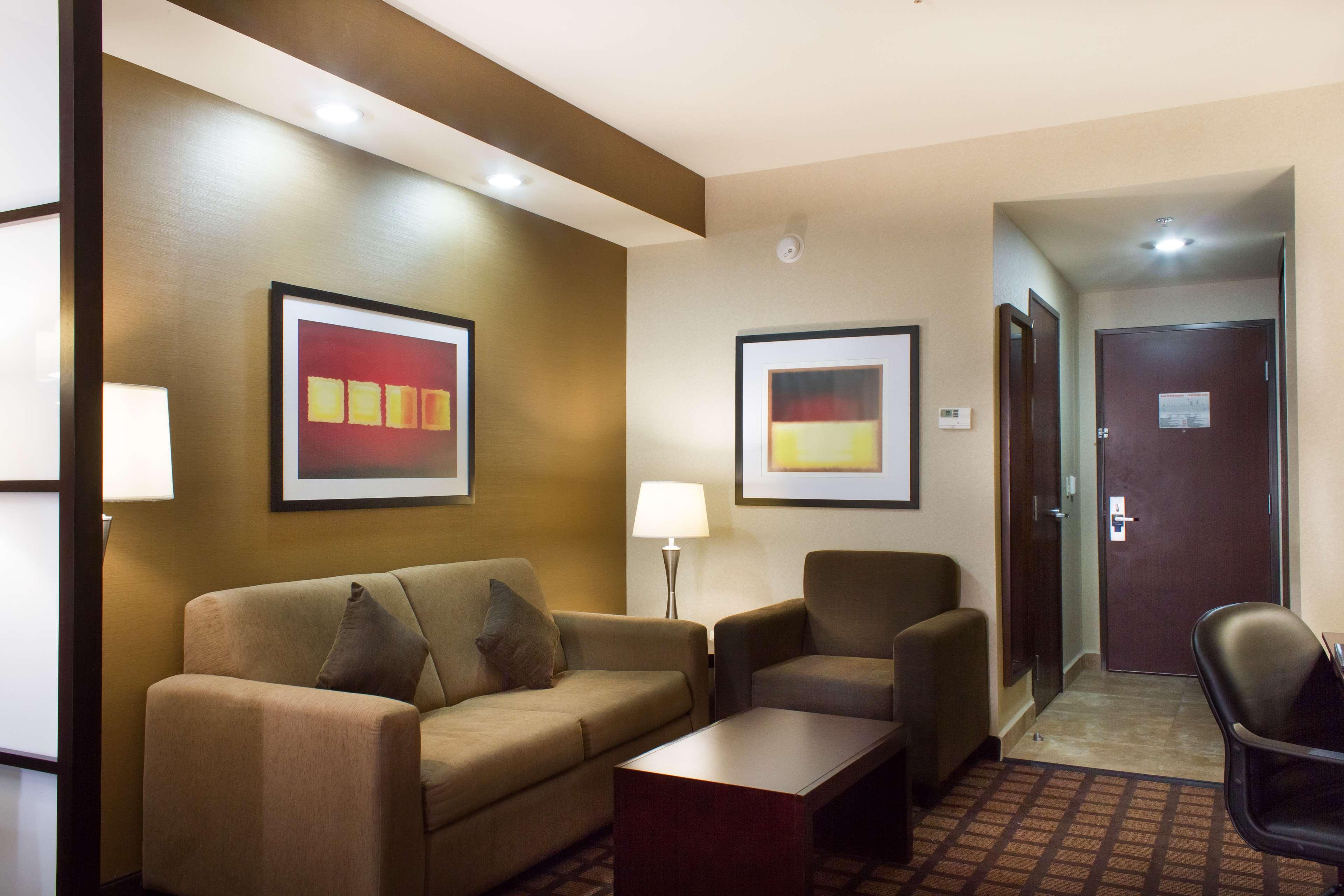 Best Western Premier Monterrey Aeropuerto Apodaca Buitenkant foto Suite at the Residence Inn