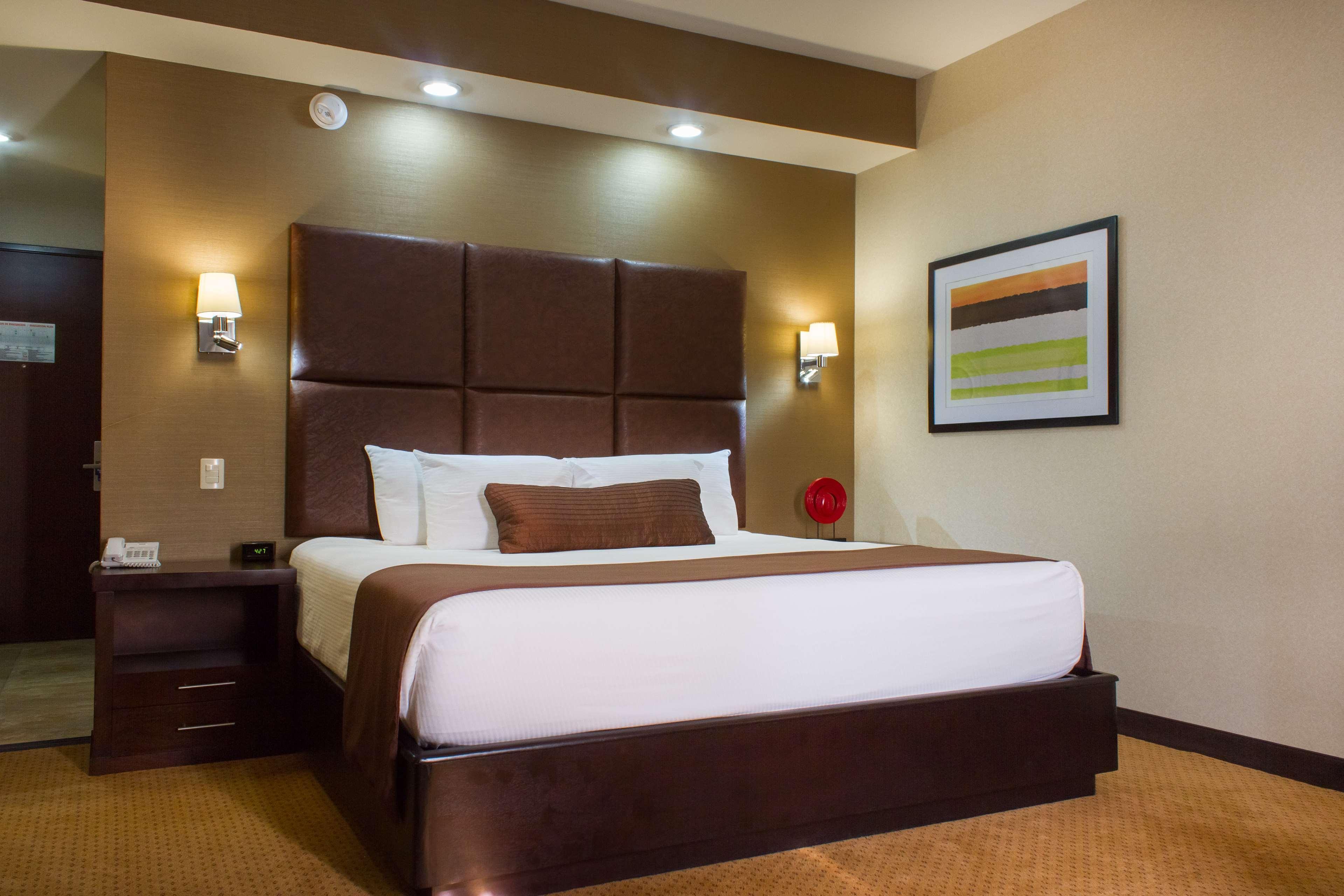Best Western Premier Monterrey Aeropuerto Apodaca Buitenkant foto A typical room at the hotel