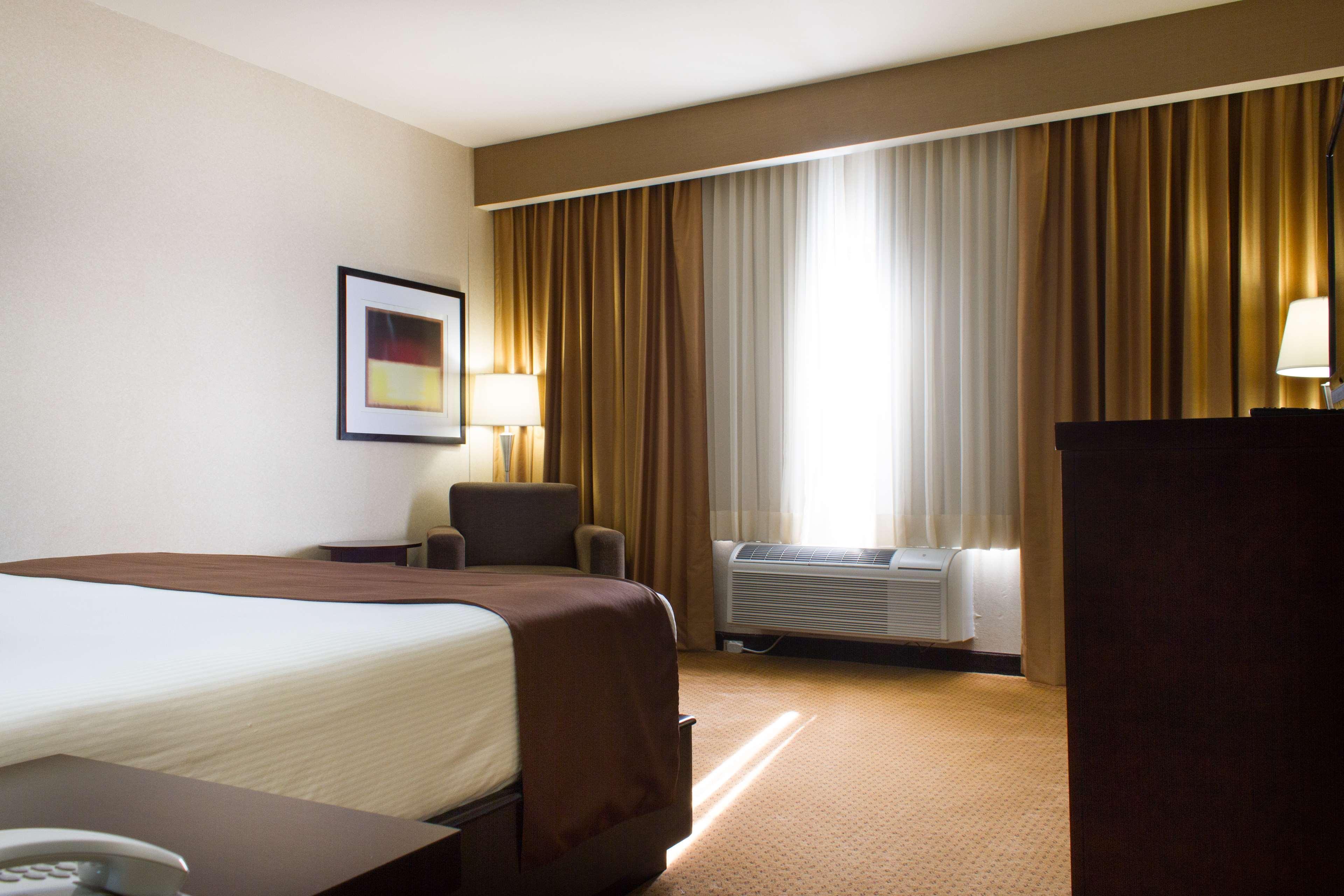 Best Western Premier Monterrey Aeropuerto Apodaca Buitenkant foto A typical room at the Holiday Inn Express