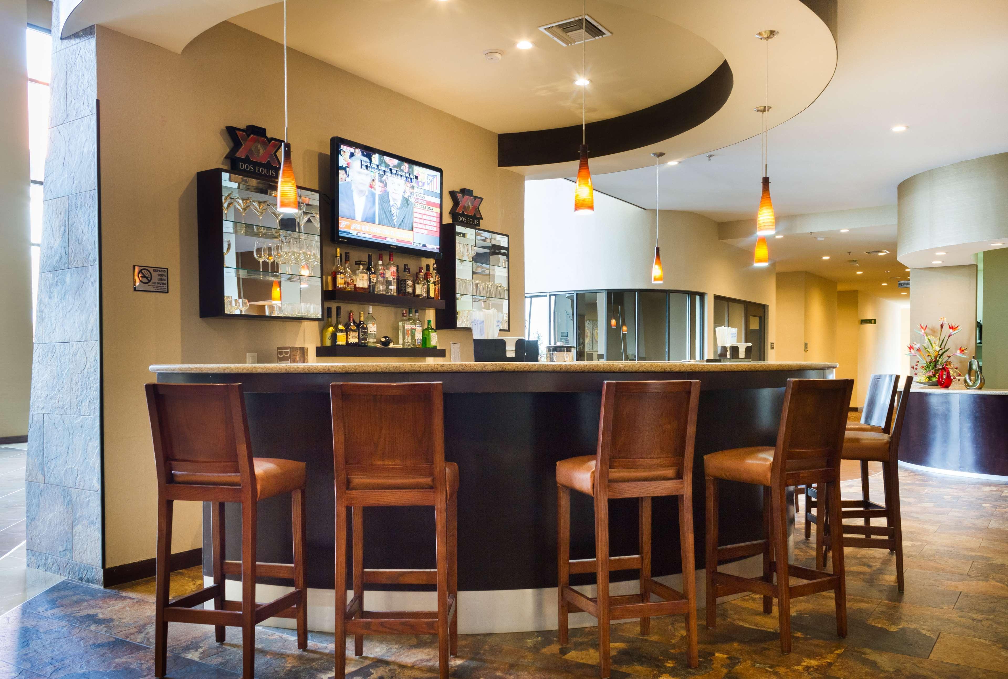 Best Western Premier Monterrey Aeropuerto Apodaca Buitenkant foto The bar at the Westin
