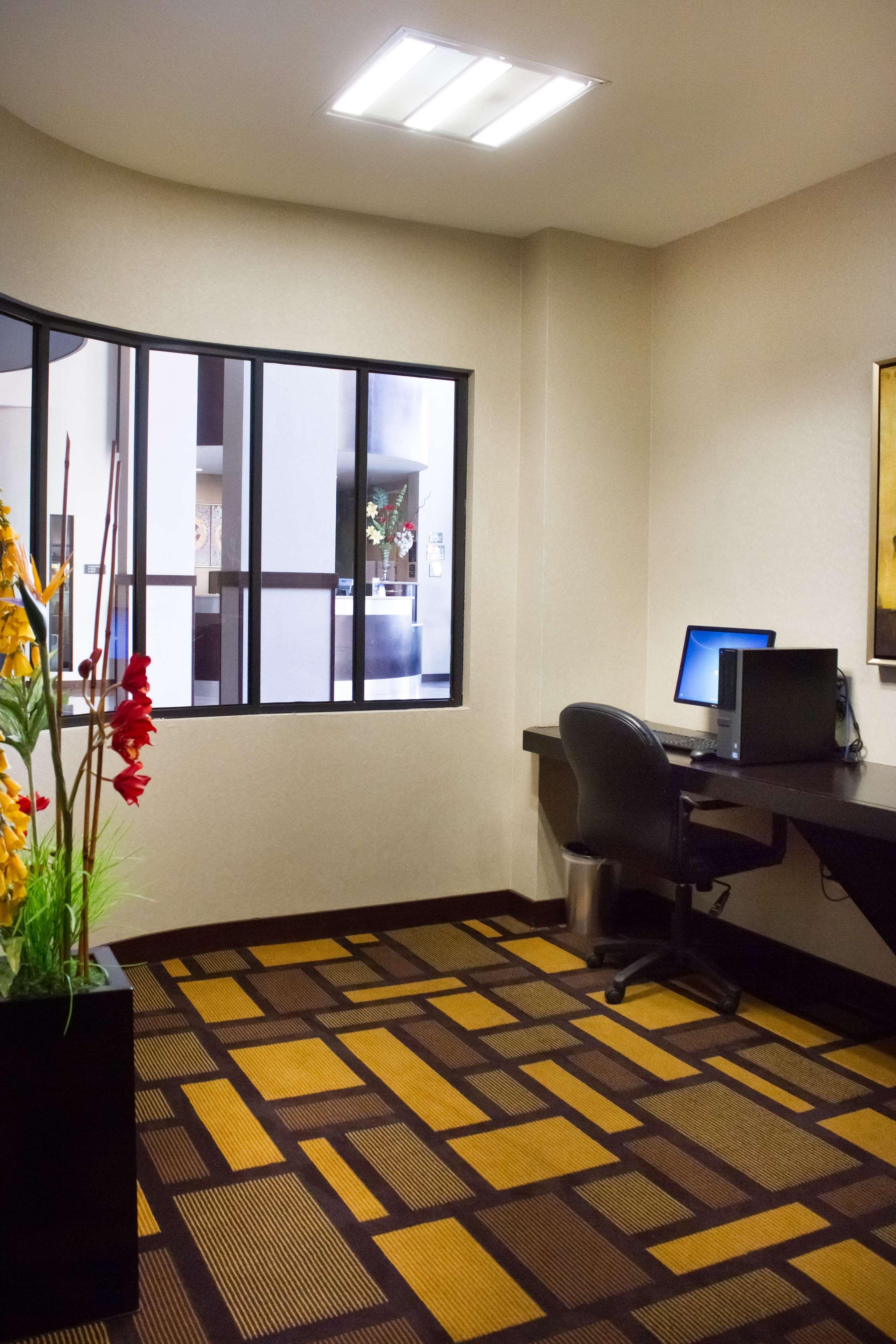 Best Western Premier Monterrey Aeropuerto Apodaca Buitenkant foto Business center at the Hilton Garden Inn