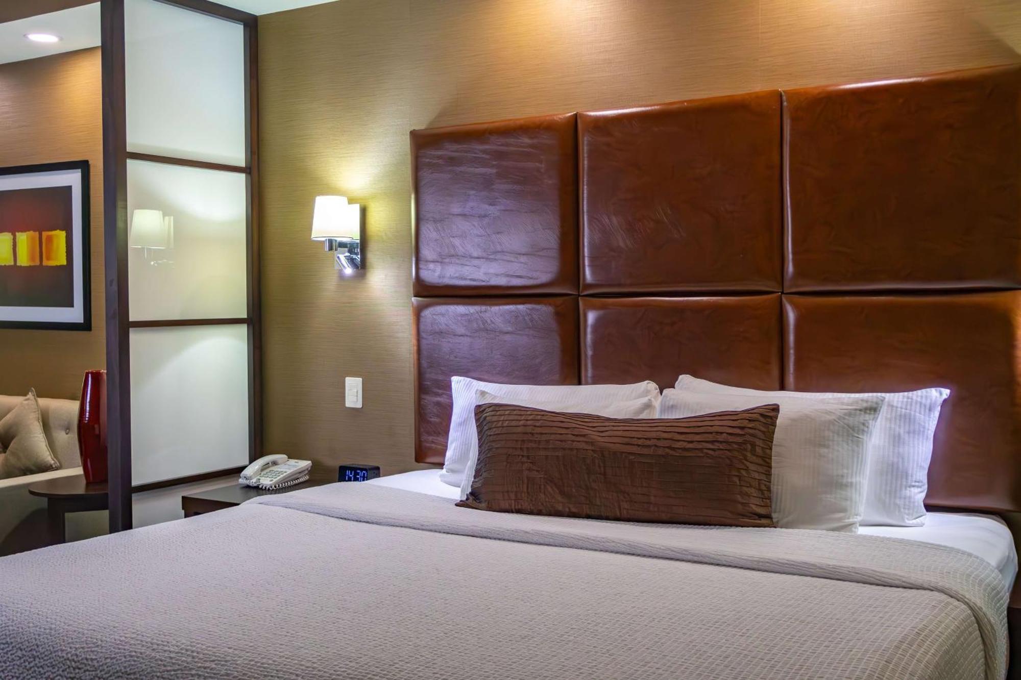 Best Western Premier Monterrey Aeropuerto Apodaca Buitenkant foto A typical bedroom at the Residence Inn
