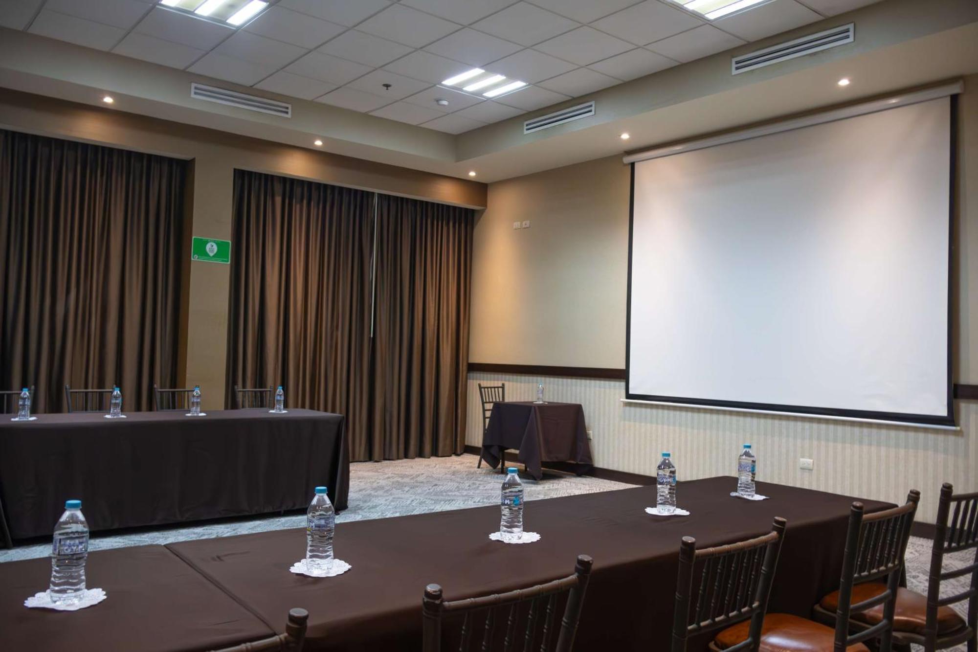 Best Western Premier Monterrey Aeropuerto Apodaca Buitenkant foto Meeting room