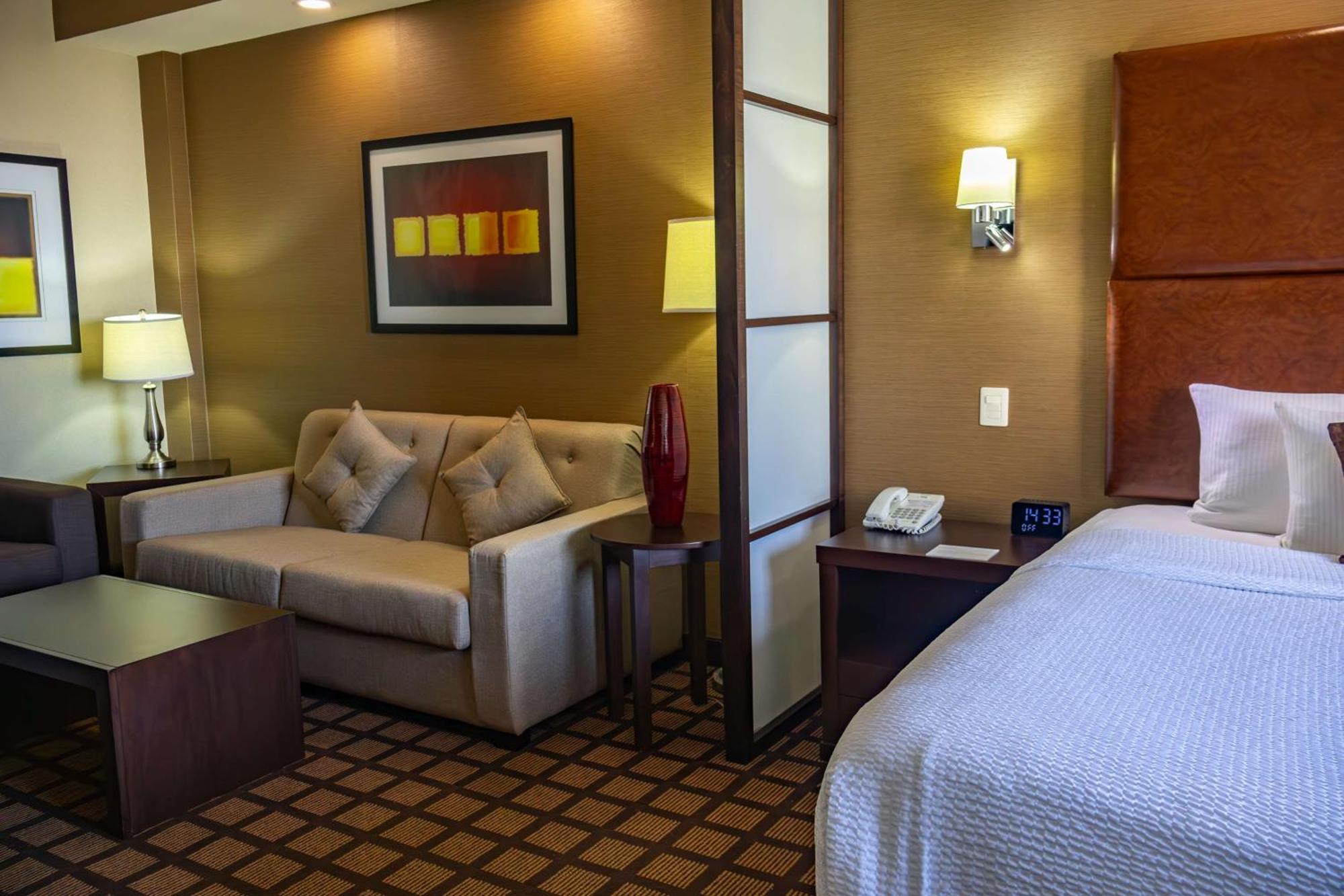 Best Western Premier Monterrey Aeropuerto Apodaca Buitenkant foto A typical hotel room at the Residence Inn