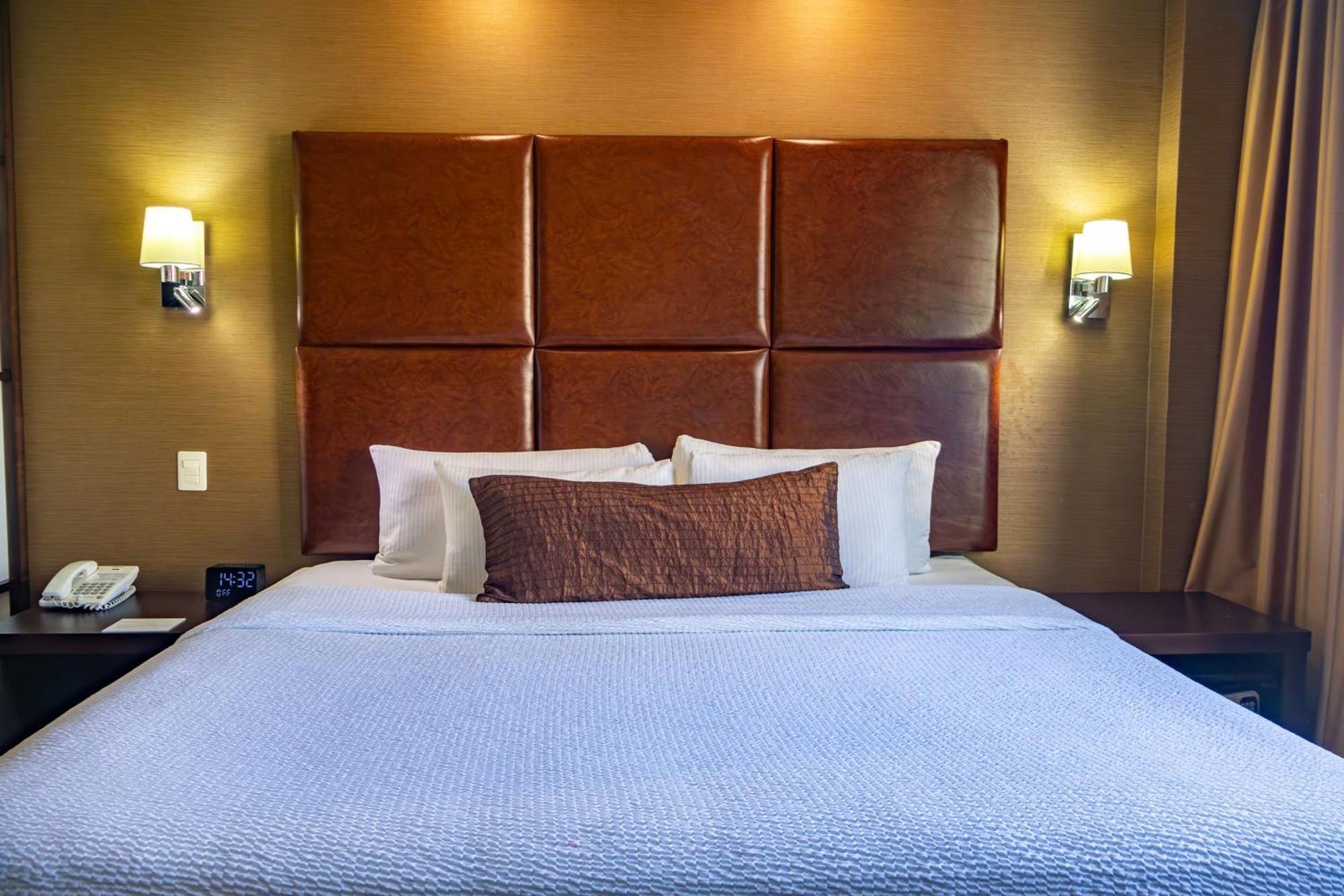 Best Western Premier Monterrey Aeropuerto Apodaca Buitenkant foto A bed