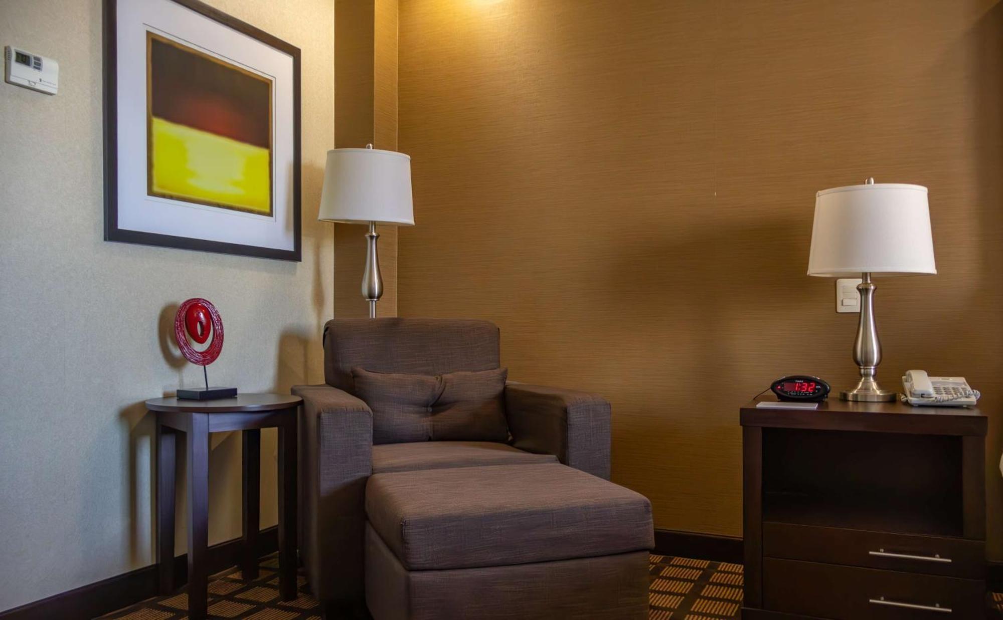 Best Western Premier Monterrey Aeropuerto Apodaca Buitenkant foto A room at the Residence Inn