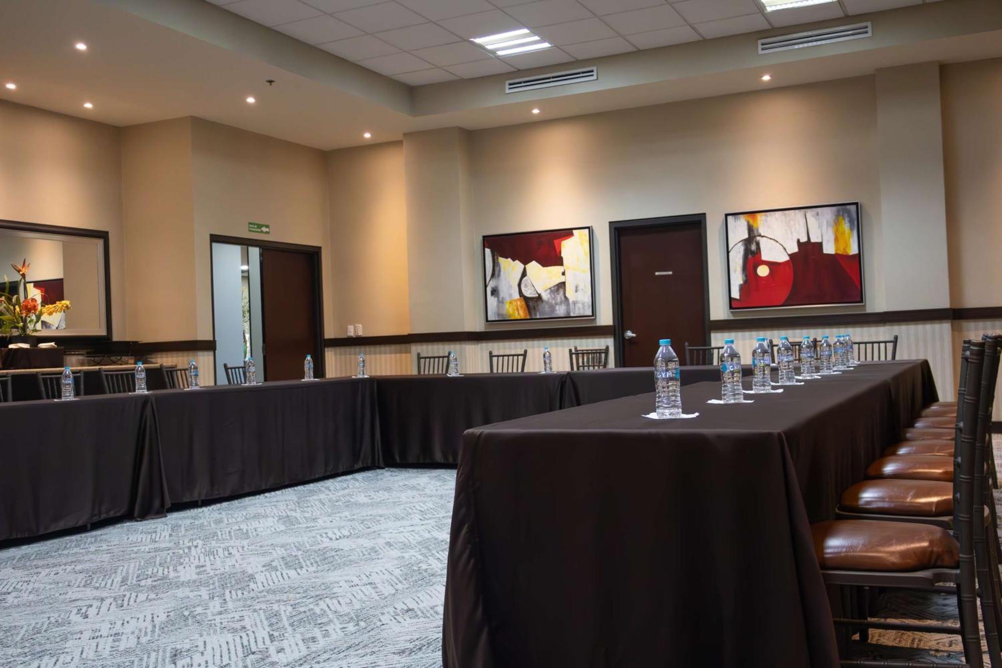 Best Western Premier Monterrey Aeropuerto Apodaca Buitenkant foto Meeting room