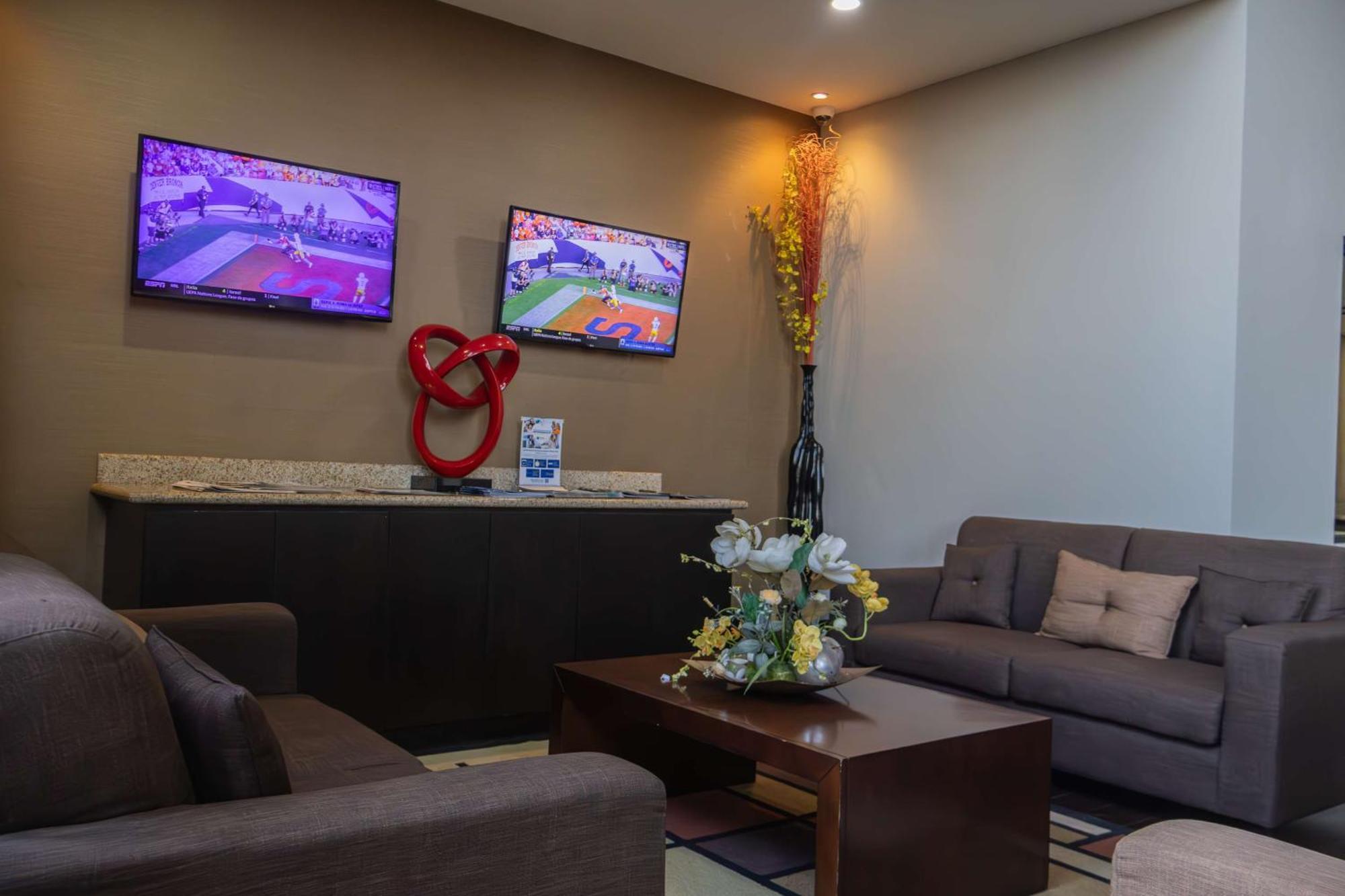 Best Western Premier Monterrey Aeropuerto Apodaca Buitenkant foto VIP Lounge at the airport.