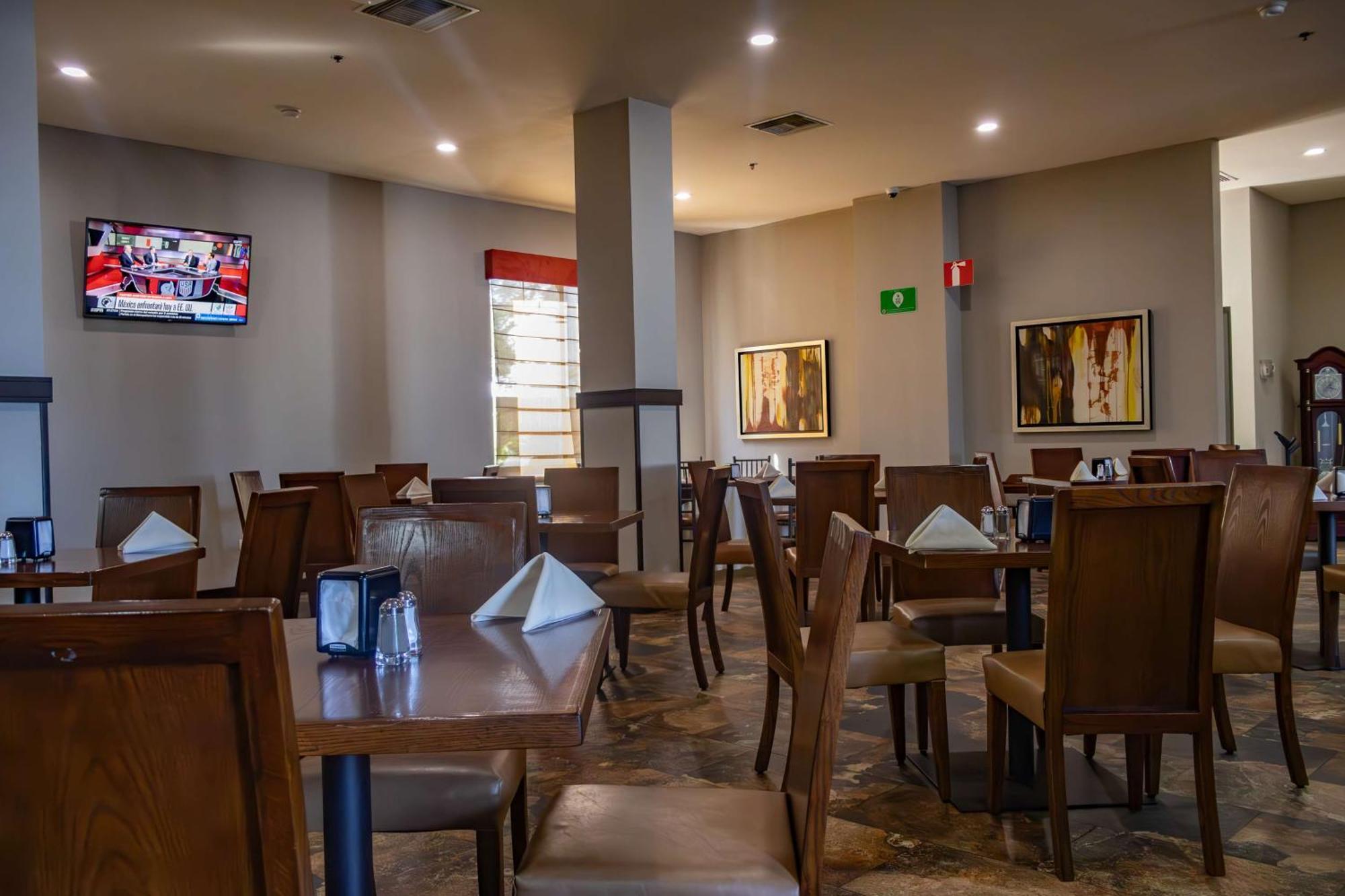 Best Western Premier Monterrey Aeropuerto Apodaca Buitenkant foto The dining room at the restaurant