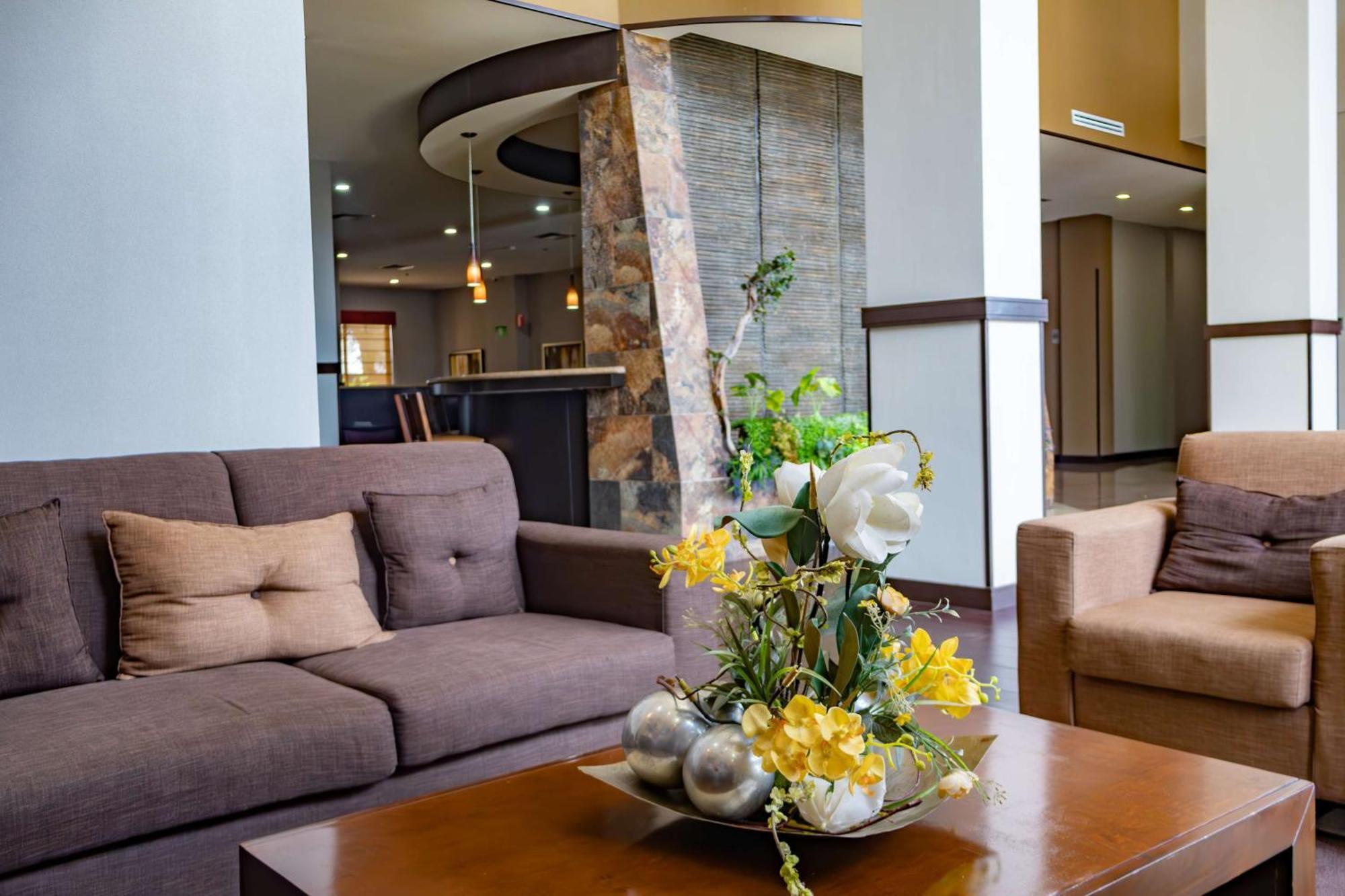 Best Western Premier Monterrey Aeropuerto Apodaca Buitenkant foto Lobby