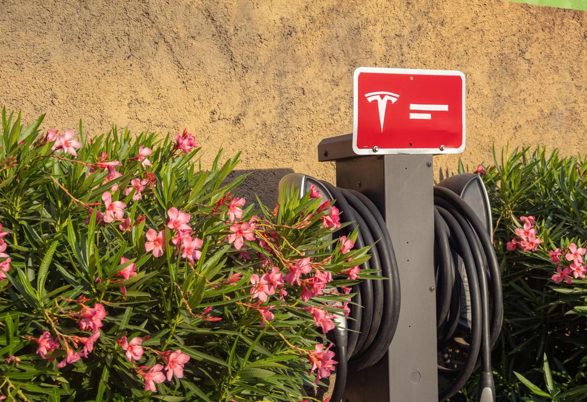Best Western Premier Monterrey Aeropuerto Apodaca Buitenkant foto Tesla Supercharger station in Spain